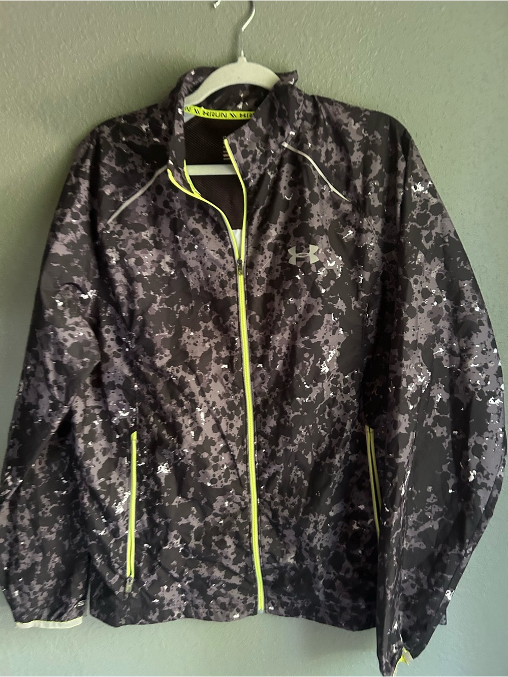 Men’s Underarmor Windbreaker
